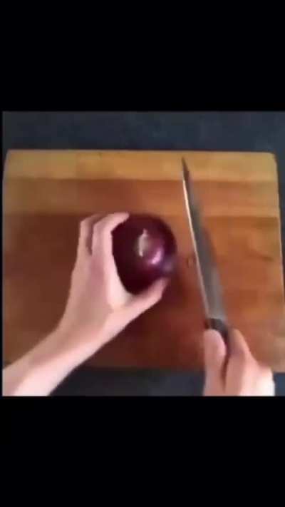 Ten more ways to chop an onion. The last one is very effective.