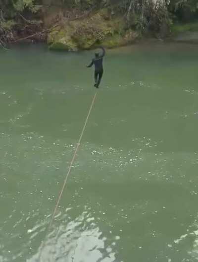 The technique this Slackliner uses to recover from a fall is incredible.