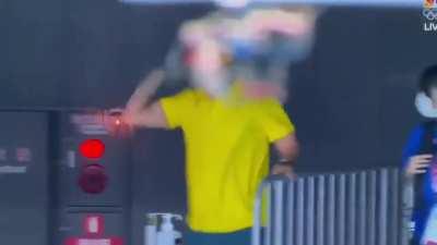 Australia’s Ariarne Titmus wins gold and her coach Dean Boxall goes absolutely BONKERS