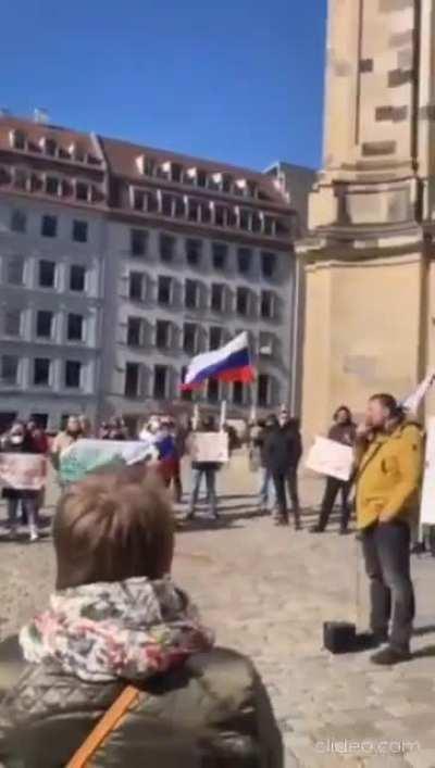 Russians who immigrated to Germany took to the streets to protest against the acceptance of refugees from Ukraine.