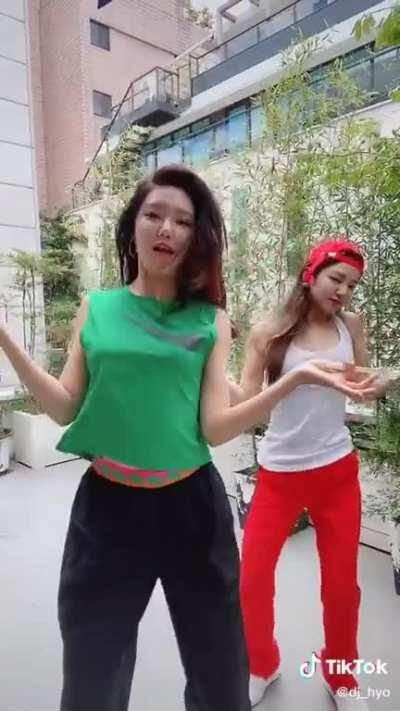 Sooyoung and Hyoyeon do “Dessert” dance!!! Who is next?!?!