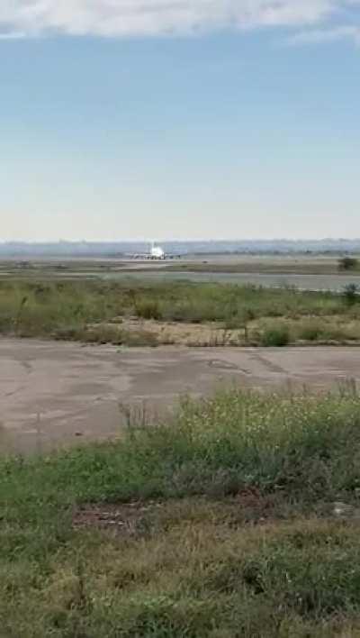 Dreamlifter loses wheel at take-off.