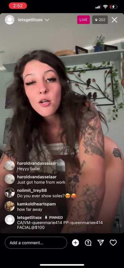 Fine chick plugging her pretty ass hole &amp; playing with pretty pussy &amp; showing pretty skin😩on Instagram LIVE until she gets banned☹️