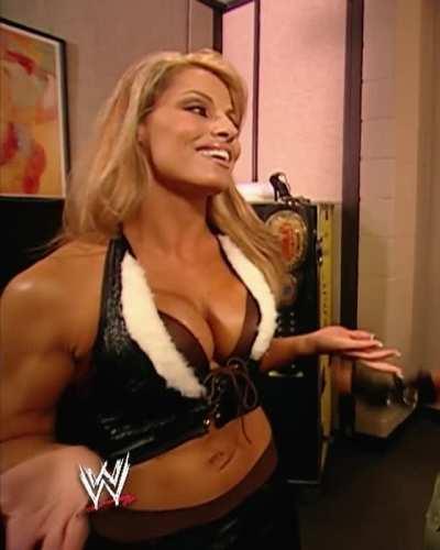 Trish Stratus (Raw 10-03-05)