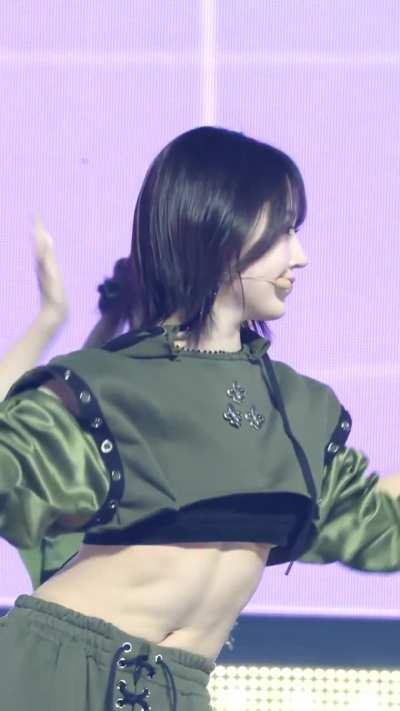 NMIXX - Haewon (Underboob)