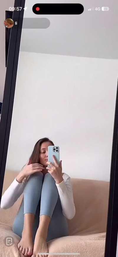 iri_lii now live on TikTok