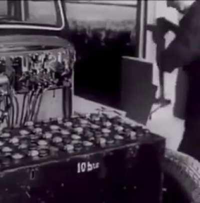 This is how electric vehicles were recharged by a battery swap, Spain 1943