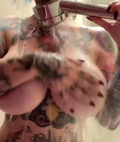 Officially jealous of water. 🍒🚿