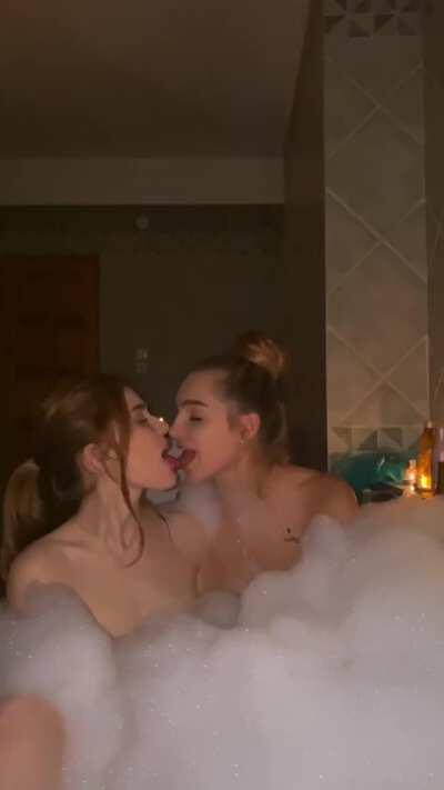 Jia Lissa & Cerise Spice enjoying on deep kiss in a bathtub