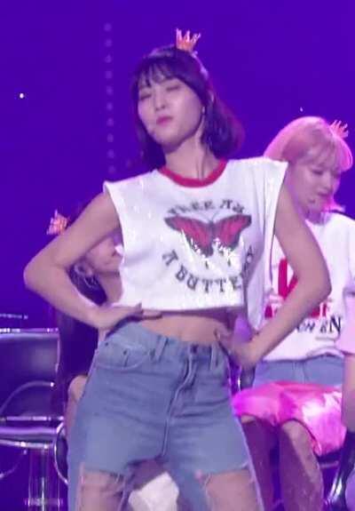 Momo - jeans, white top