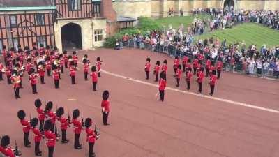 Band of the Welsh Guards playing the US national anthem this morning to commemorate 9/11, as they also did 20 years ago