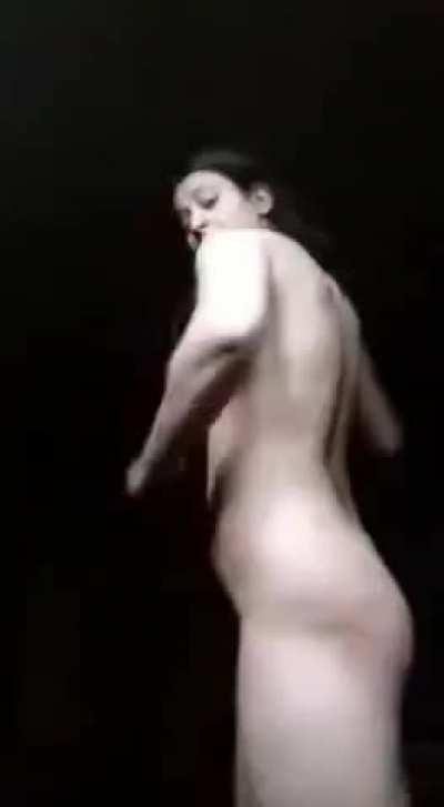 Horny muslim girl dancing nude