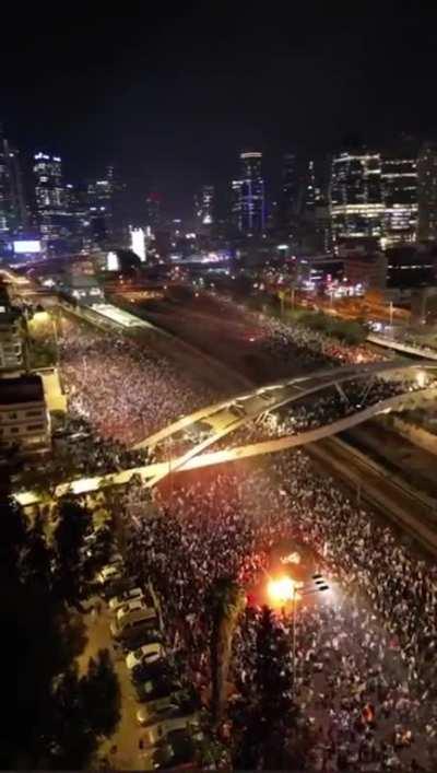 Protesters in Isreal on the Ayalon highway in Tel-Aviv after the countries defence minister got fired for speaking against the government's planned legal reforms