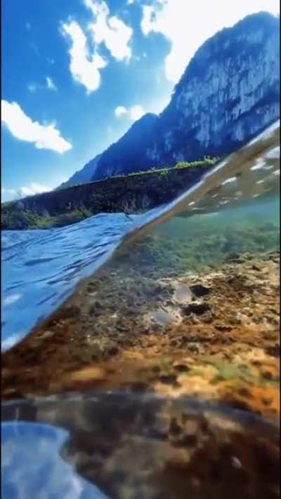 Guy uses a clever method to record underwater creating this.