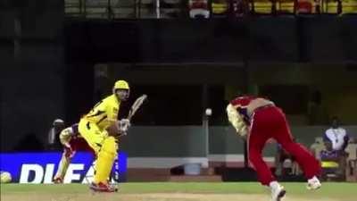 Albie destroys Kohli for 28 runs in the penultimate over in 2012. CSK chased down 45 runs in two overs to win the thriller!