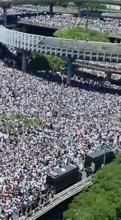 this is Argentina right now welcoming the national team after winning the world cup