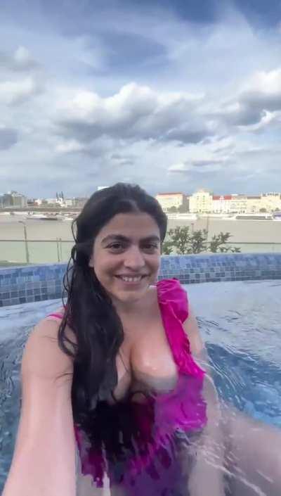 Shenaz Boobs Coming Out 😍😍😍