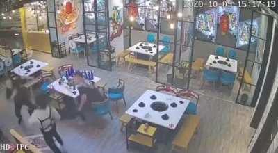 Chinese waitress kicked down two drunkards