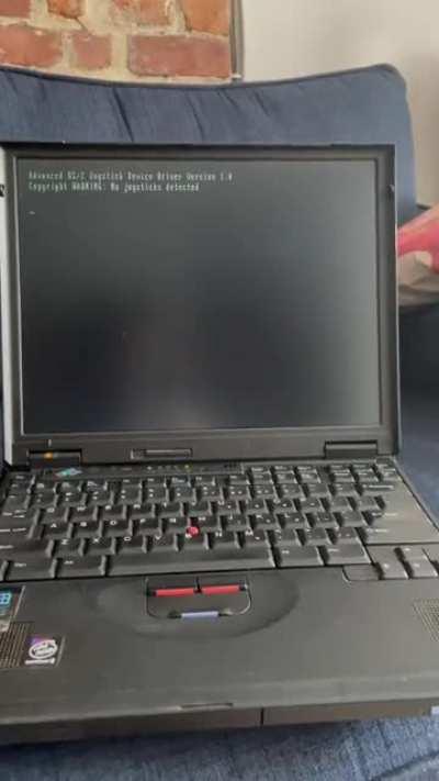 Booting up my new old Thinkpad 600 🔴