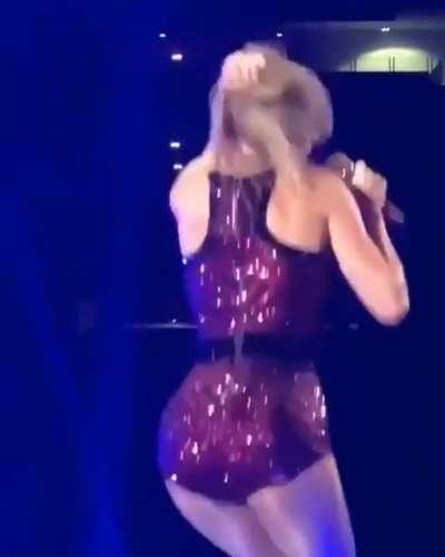 Tay's Irresistible Dancing