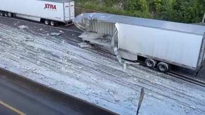 A Tractor-trailer has spilled Alfredo sauce all over I-55 Memphis, Tennessee