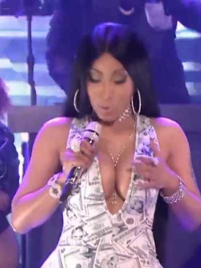 Nicki Minaj’s boob press makes me so hard