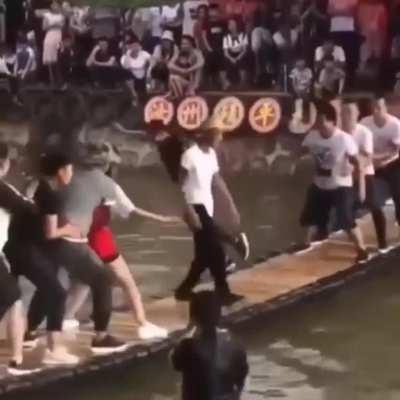 Water bridge swing battle