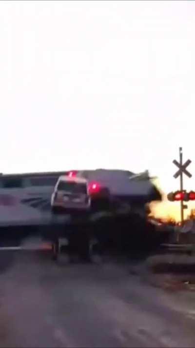 Train slams into car hauler