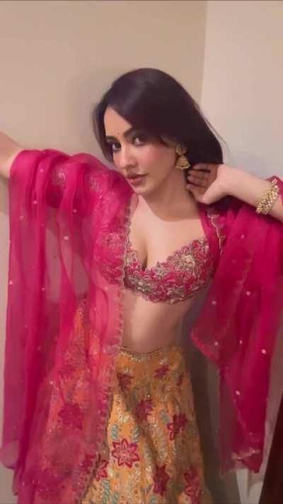 Neha in traditional hits different 