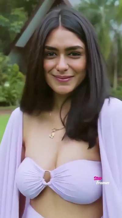 Mrunal Thakur 