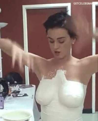 Katy Perry’s Boob Molding