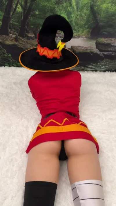 Megumin bouncing her skirt up [self]