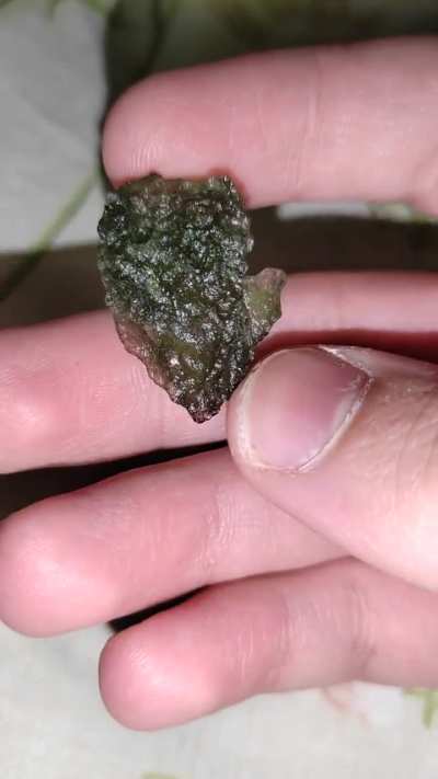 Is this moldavite genuine? What's your opinion about this piece? 