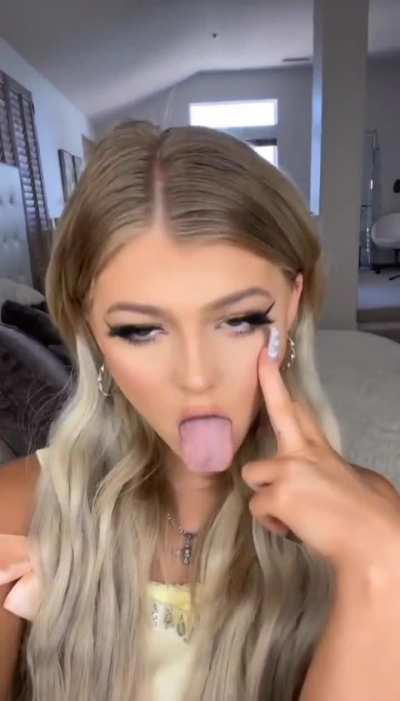 I absolutely love this gif of her 