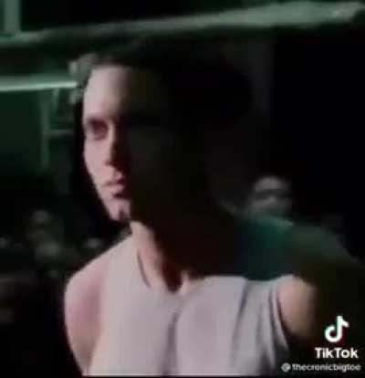 You have it: Epic rapp battle eminem