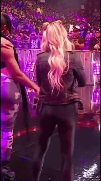 Alexa's 🍑 tho!