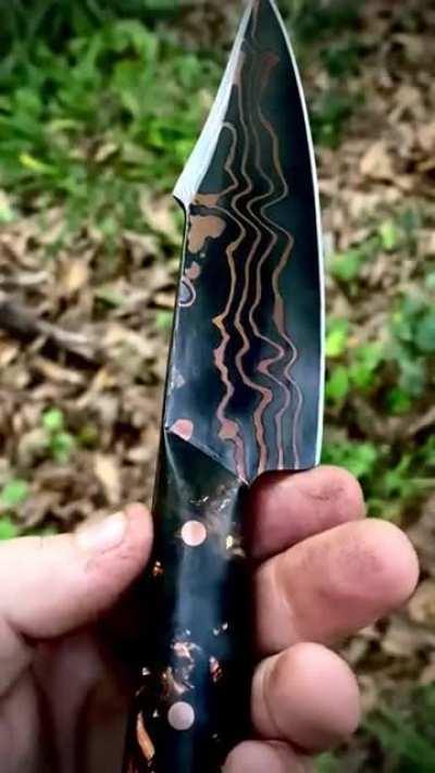 Finally finished up this 12 layer cu-mai knife I forged. I went with a CruforgeV core for it and if you haven’t used this steel and you forge knives, you need to. It’s an amazing steel.