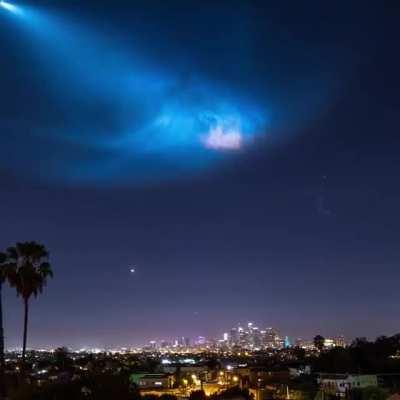 SpaceX falcon 9 leaving Earth's atmosphere and created a 