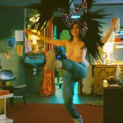 Alison Brie topless dancing (in light of the Community movie being confirmed!)