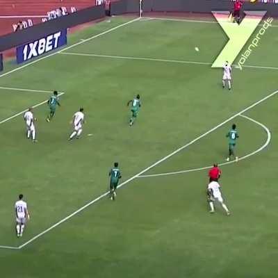 Sierra Leone Goalkeeper puts a beastly display to deny the win to Algeria (stand champs) at AFCON today and gets emotional while receiving the man of the match award.