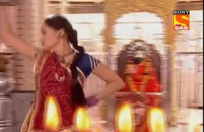 This whole scene of Daya dancing in mandir is so cringe. Jethalal in Pakistan arc (E-808)