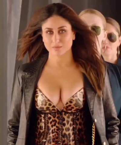 Look at Kareena's mommy milkerss