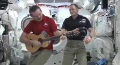 Astronaut Chris Hadfield explains how zero gravity affects the way he plays the guitar