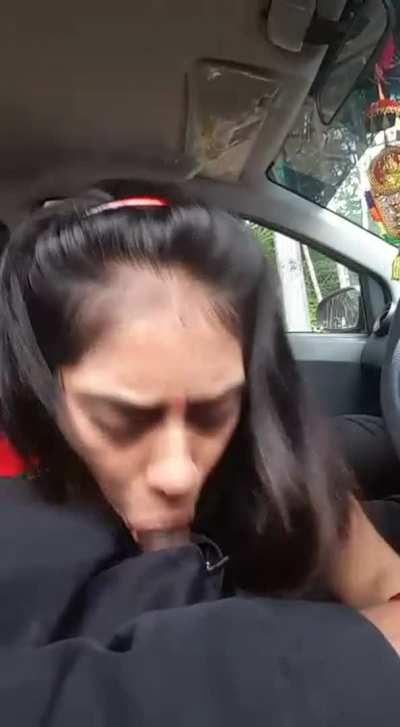 Desi gf gives hardcore bj in car and drinks cum[Full video Link👇]