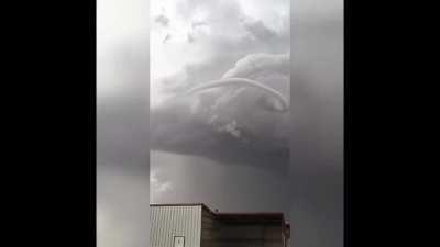 The way this tornado forms