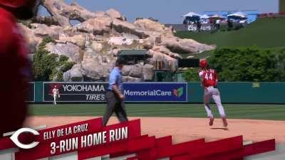 Luis Robert Jr. crushes a homer to left as the third base ump, Shane  Livensparger, initially calls it fair then immediately changes his mind and  calls it foul. The ball is ruled