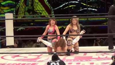 Kairi Hojo double teamed by HZK and Io Shirai