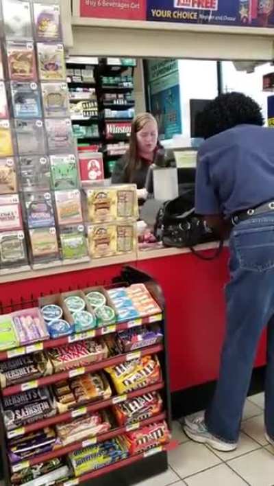 Woman throws coffee in cashier’s face because “she didn’t hand her change correctly”