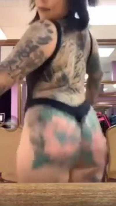 Tatted Asian Stripper Ass Clapping On Live 🥵🔥 LMK If y’all know who this is she bad AF 🐐