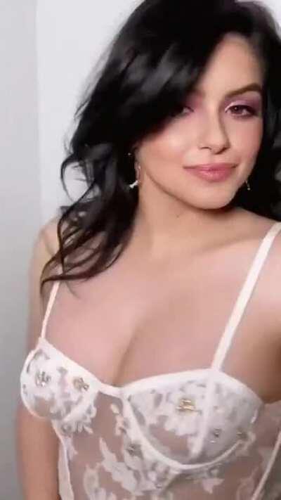 ariel winter in lingerine